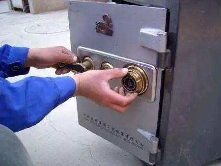 房间钥匙丢了怎么开锁妙招 门锁的开锁技巧