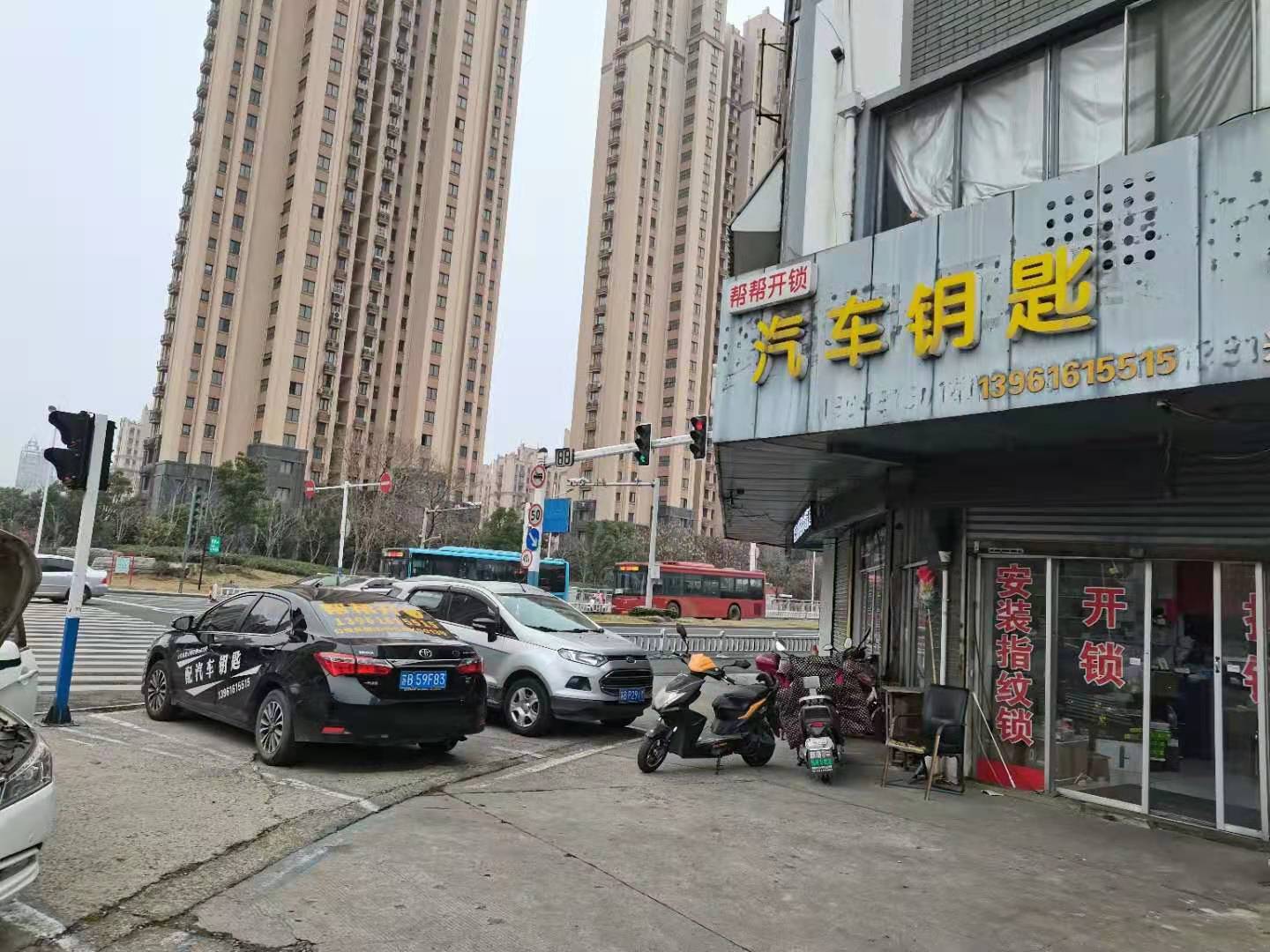 江阴开汽车锁公司电话号码是多少？-- 江阴市城区帮帮开锁店