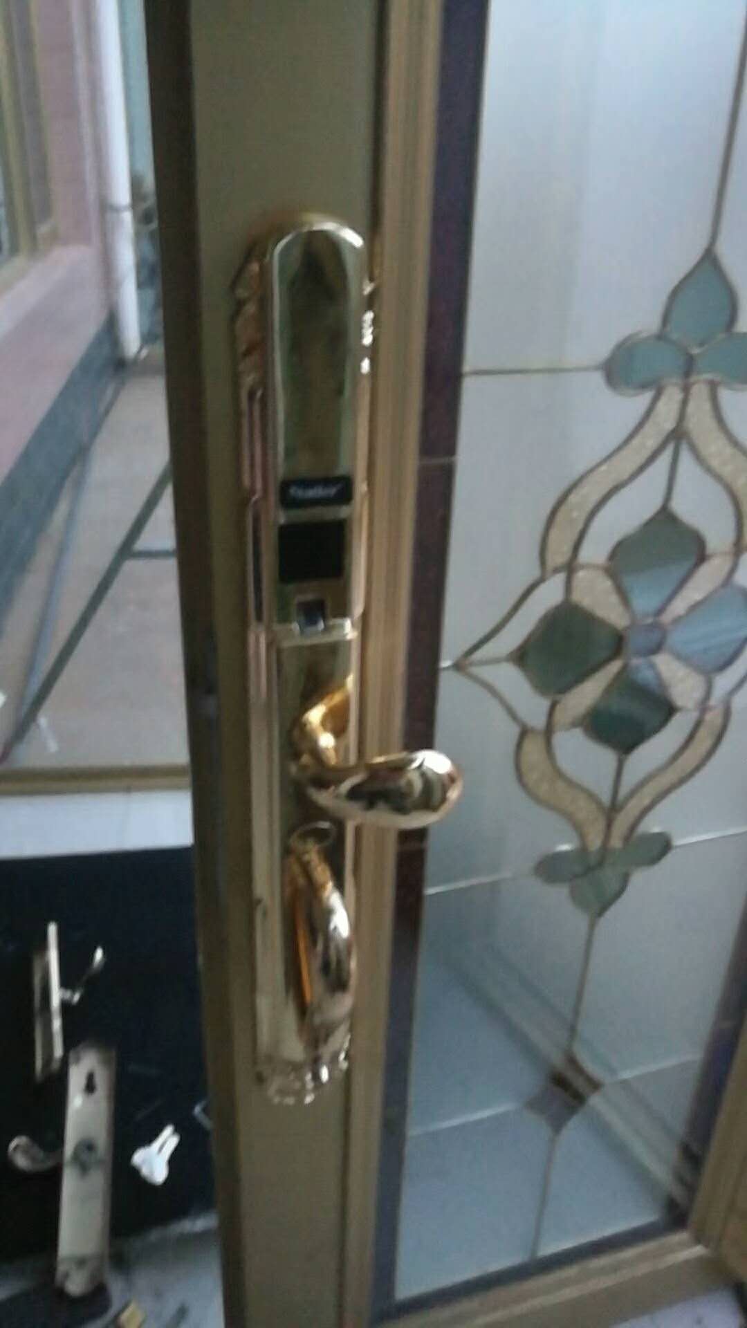 乳源县专业开防盗门换玻璃门锁，为您解决各种锁的问题-- 乳源县锁匠王开锁