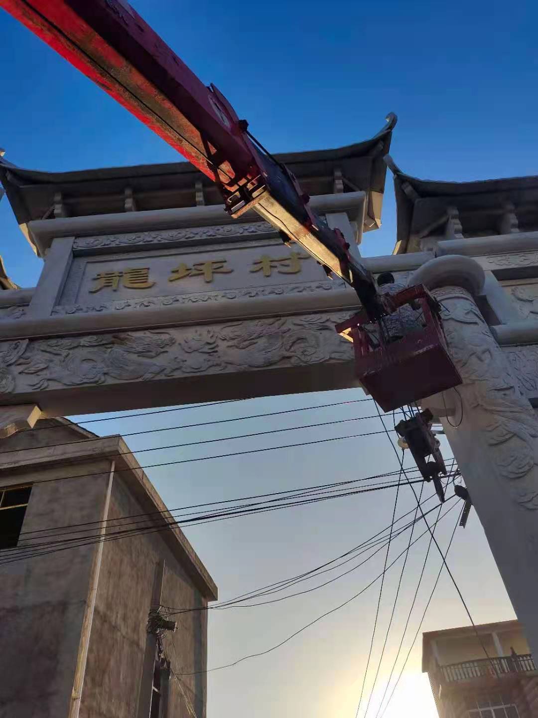 涿州市吊车出租明码标价，日租月租包年均可-- 涿州市超强吊车租赁部