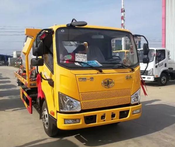 林芝鑫盛汽修服务有限公司告诉买道路救援服务车时应注意什么？
