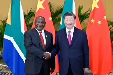 习近平会见南非总统拉马福萨