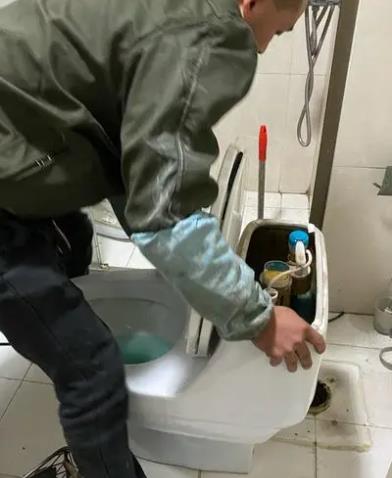 洗手台下水堵塞的排污管怎样疏通？看看我们的专家经验。-- 于都惠民疏通服务部