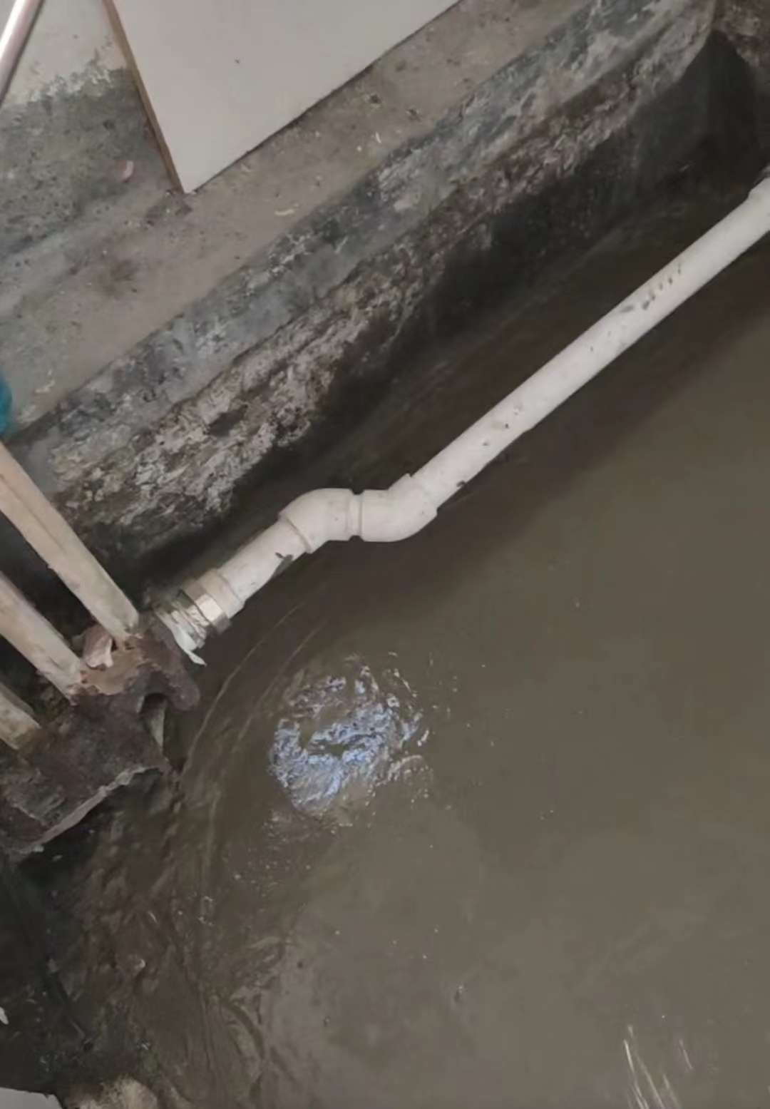 消防管道漏水导致业主家渗水该谁负责？-- 新疆科探漏水检测科技有限公司