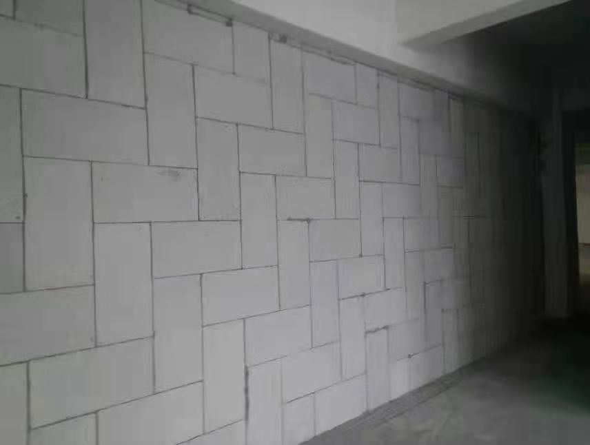 中山轻质砖隔墙施工包工包料-- 广东粤豪加气砖隔墙施工