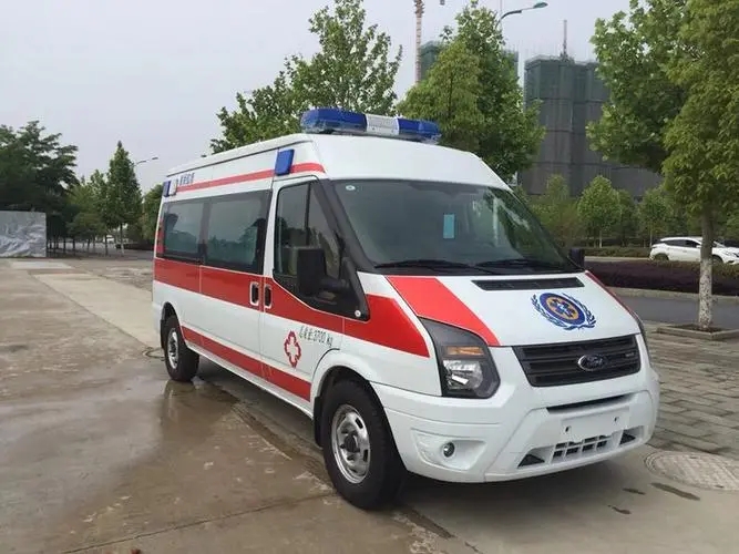 哈尔滨救护车转运行动不便的患者，温暖的接力棒