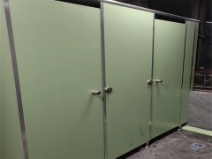 义乌公共卫生间隔断板怎么拼接安装？