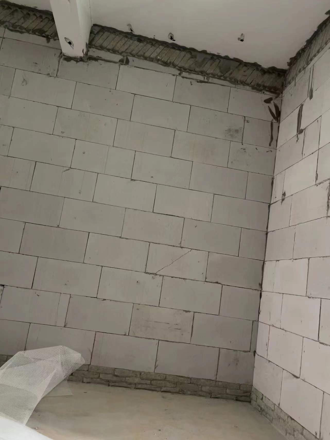 水泥轻质隔墙板可否做为工程建筑防火墙-- 荆州云顶加气砖隔墙工程