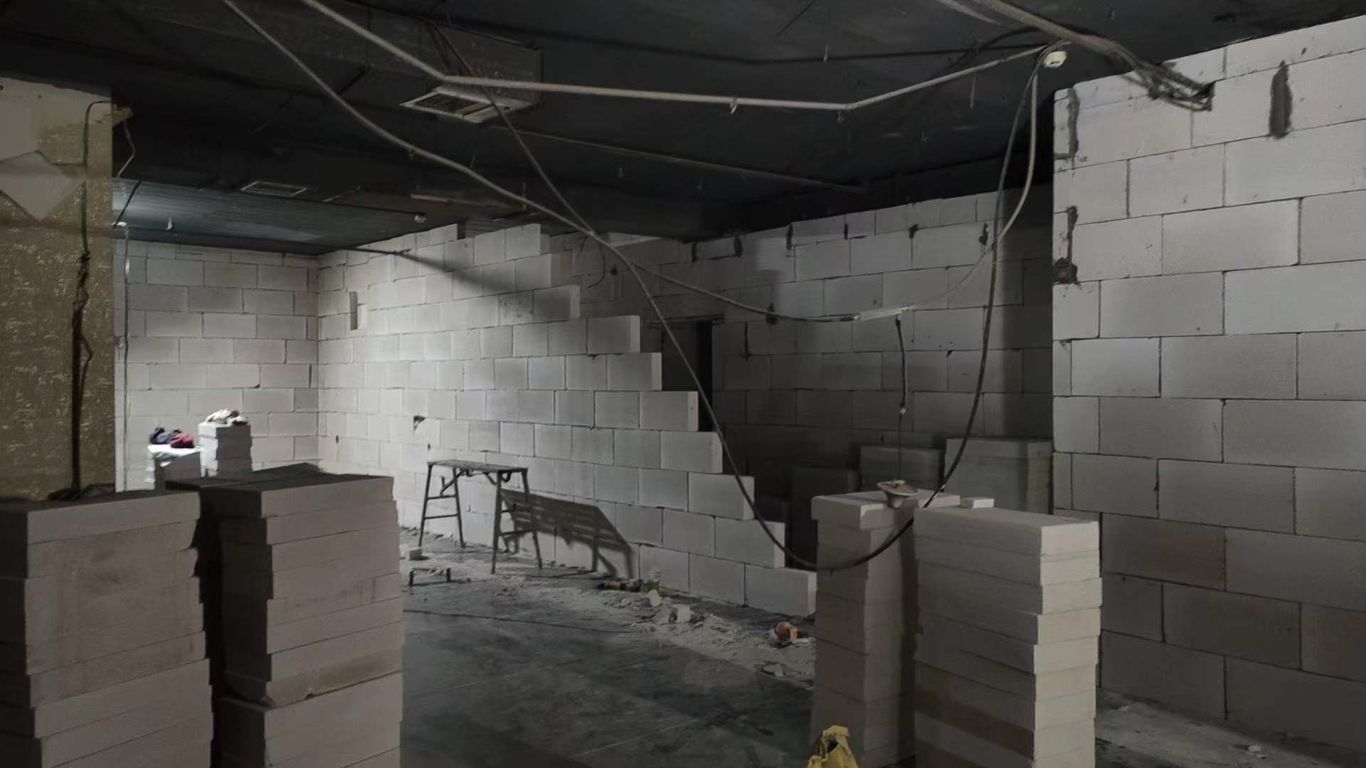 采用加气砖是为了更好的保证工地的坚固性-- 莆田恒信轻质砖隔墙工程