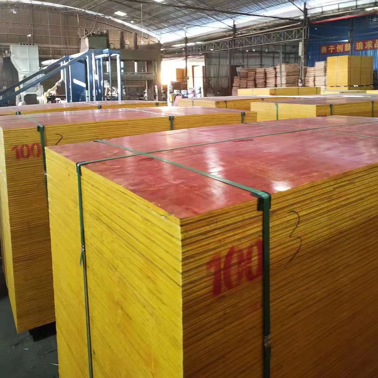 来宾建筑模板厂家生产更耐用、更环保的各种规格建筑模板-- 广西来宾旗昌木业有限公司