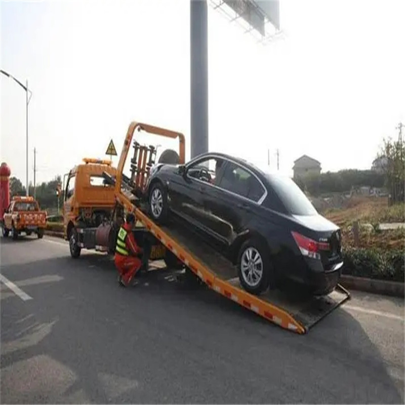 秦皇岛道路救援中的轮胎更换指南