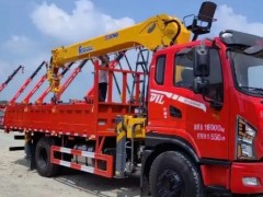  什么因素决定了吊车的工作效率高低？