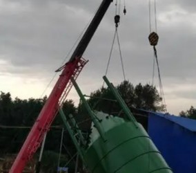 怎样通过吊车吊装实现大型雕塑的精准安装?