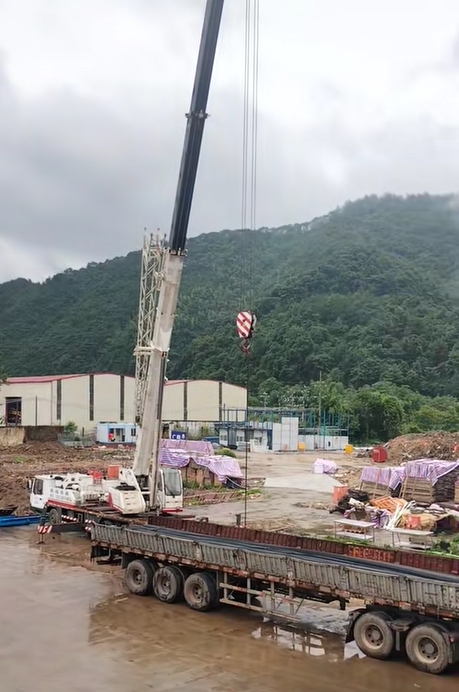 随车吊在复杂路况下如何保障运输安全？-- 始兴县安运吊装吊车出租公司