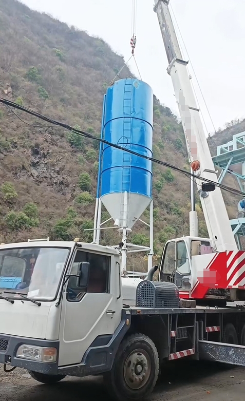 大型吊车进行设备吊装怎样保障施工进度？-- 旬阳市宏安吊装吊车出租公司