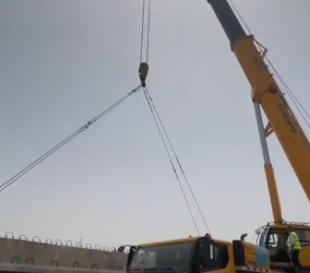 吊车的安全装置如何确保在关键时刻发挥作用？