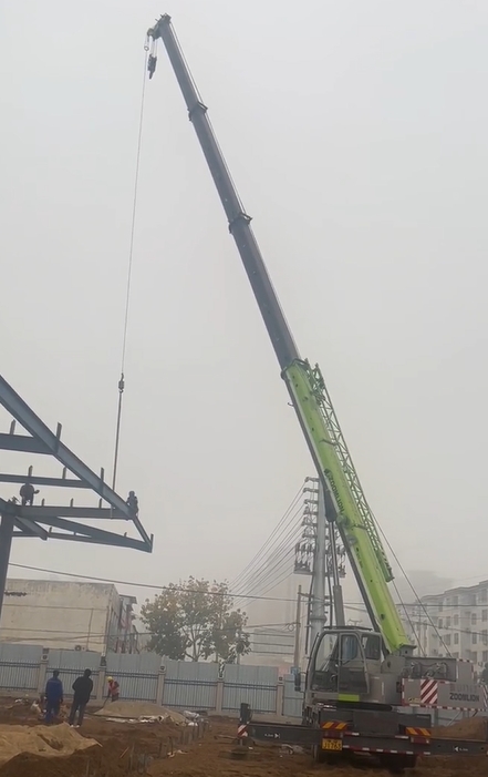 吊车怎样保障电力设施建设中的设备吊运安全？-- 正阳县恒阳吊装服务有限公司