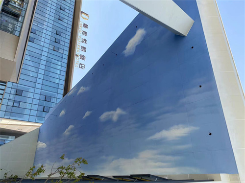 墙体彩绘：校园文化建设的新亮点