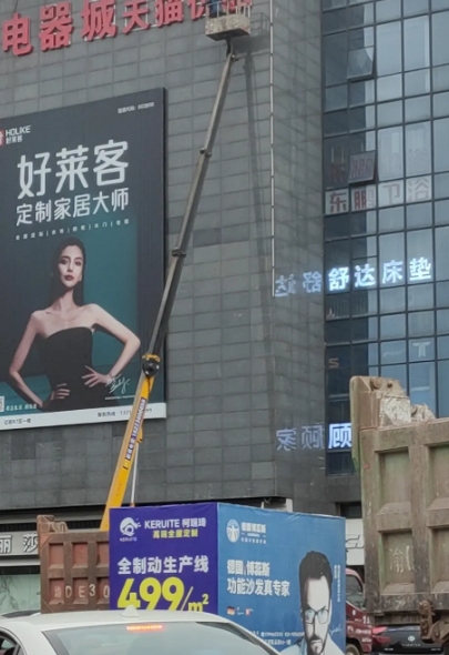 在狭窄通道中吊车如何进行吊装作业？