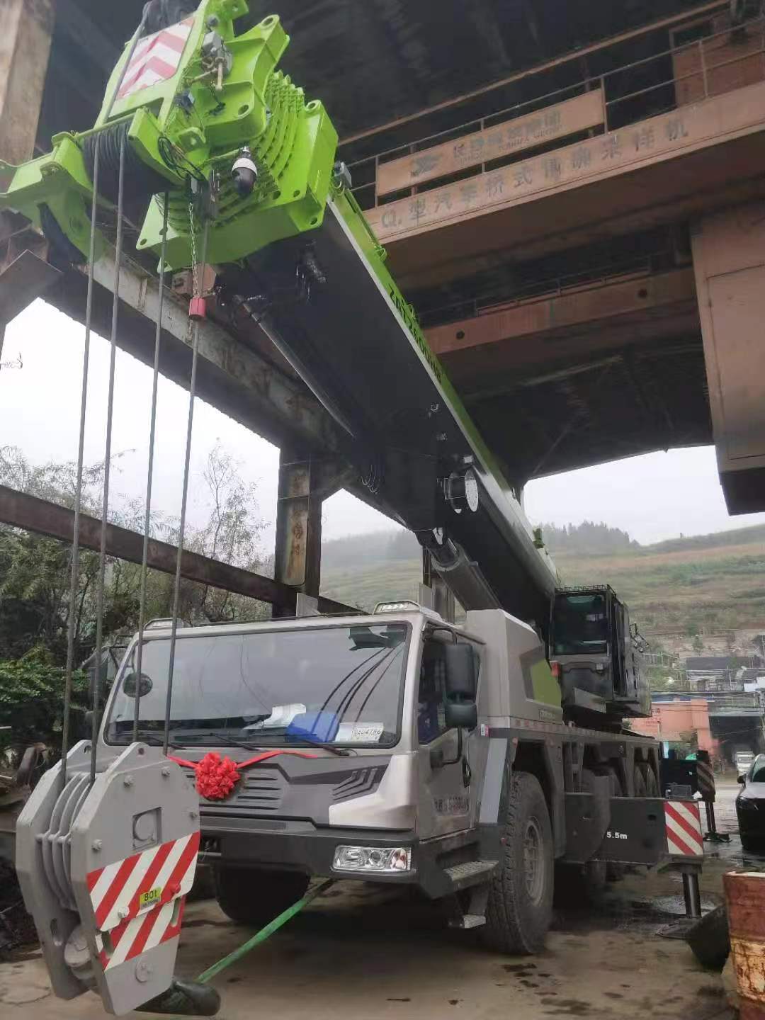 红河吊车出租-- 红河州蒙自个旧市自其设备吊装有限公司