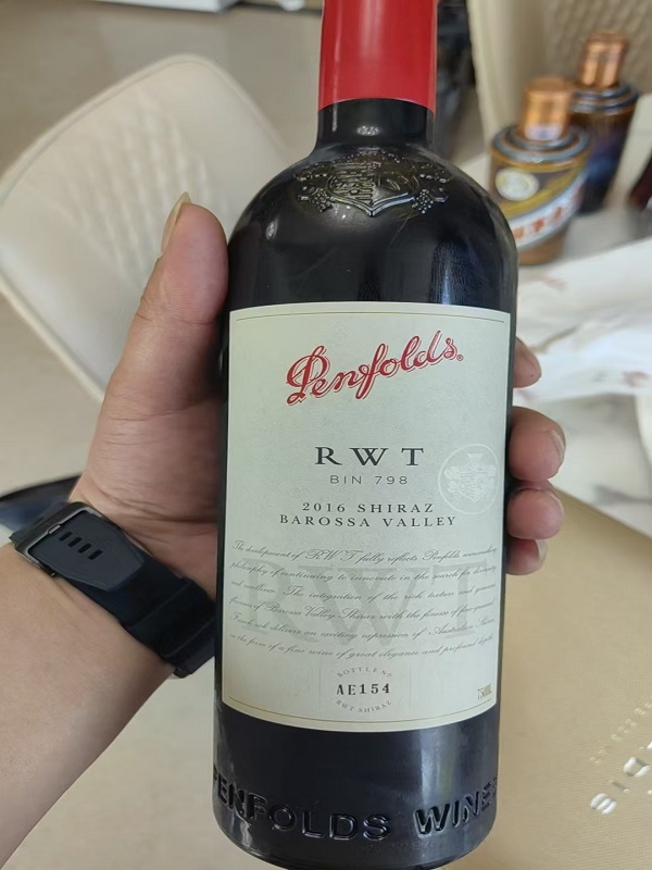 日照茅台酒回收谈谈如何挑选一瓶好红酒-- 日照本地烟酒礼品回收行