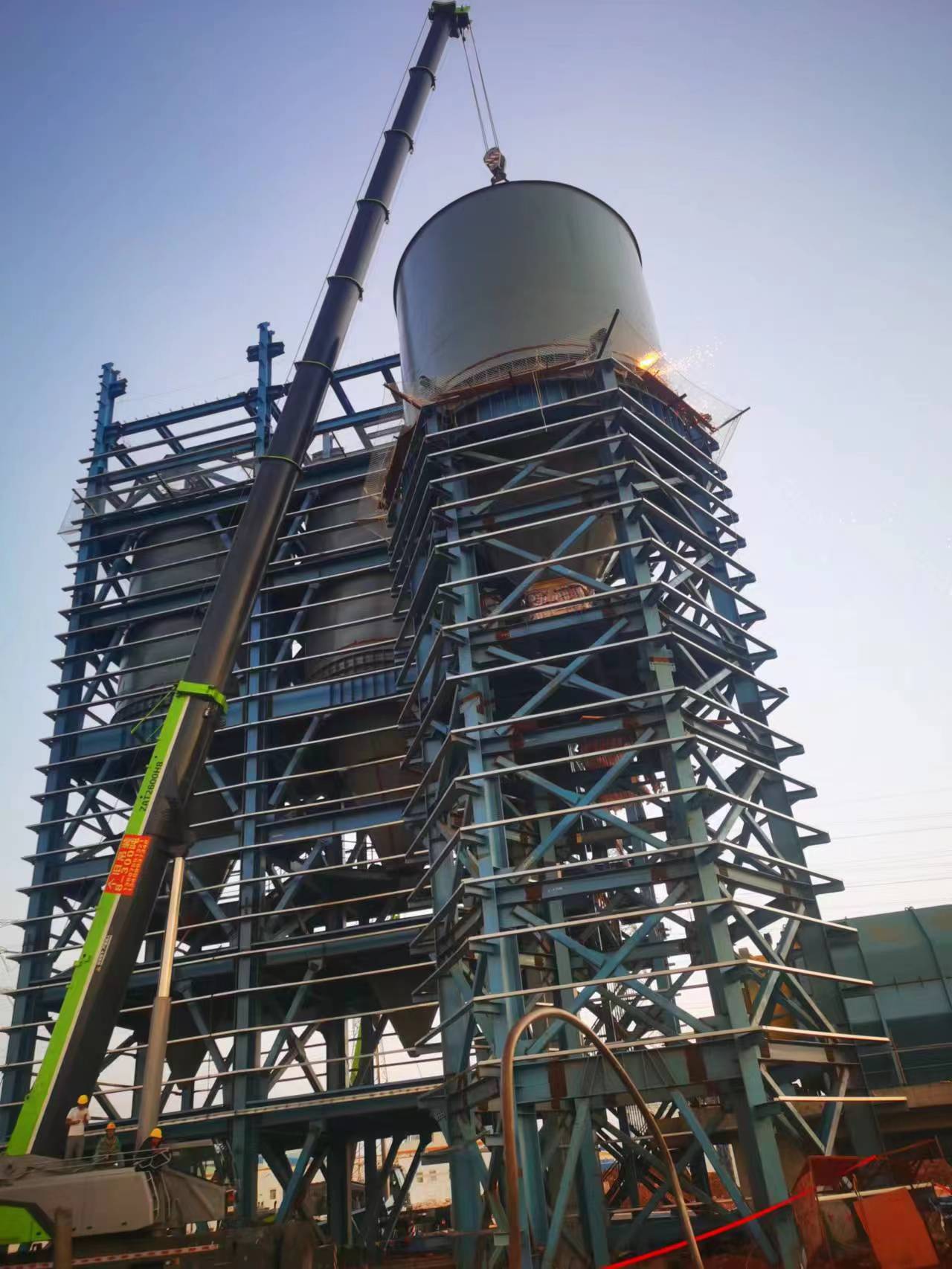 红河州吊车出租：高效可靠的工程助手-- 红河州蒙自个旧市自其设备吊装有限公司