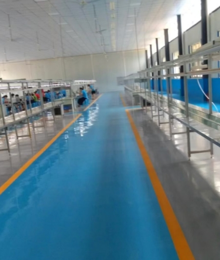 环氧地坪施工中，如何处理地面裂缝与孔洞才能不影响整体质量？
