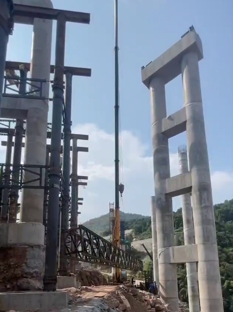 工厂需要搬迁大型设备，选择何种吨位吊车出租合适？-- 梧州市大力吊装服务中心