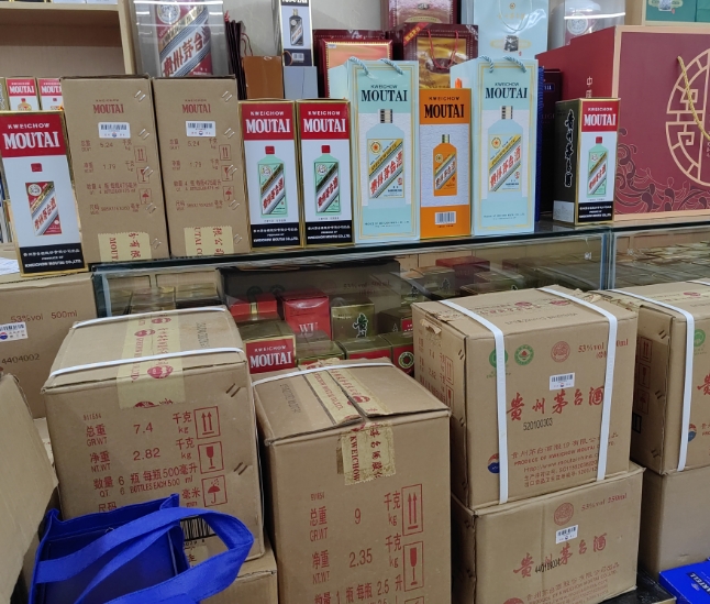 成都彭州回收原箱飞天茅台酒-- 成都诚信烟酒回收