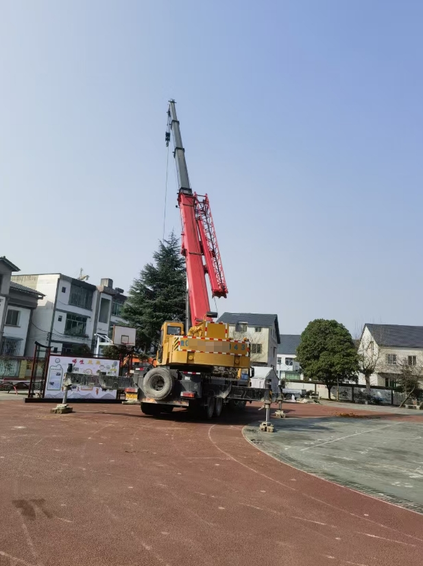 随车吊的一般收费标准是怎样的，不同区域租金有差异吗？-- 来宾市兴顺吊装服务中心
