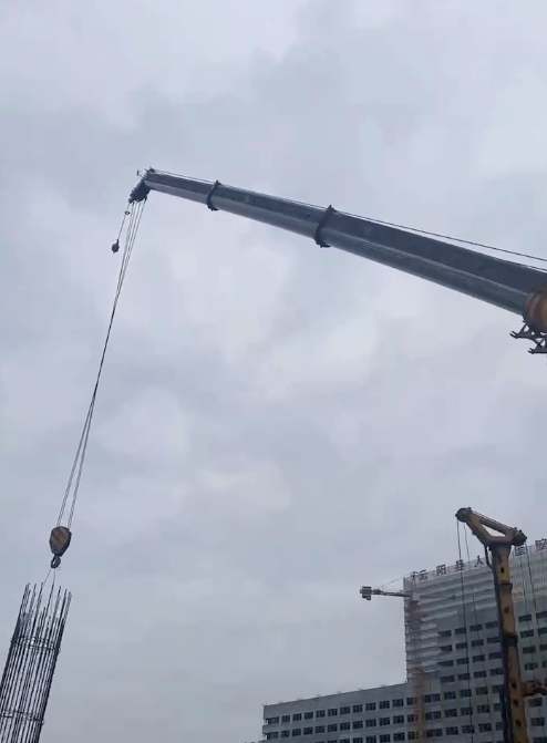 在吊车作业过程中，若遇突发大风天气怎么办？-- 六安市金寨县扬鸿吊车出租中心