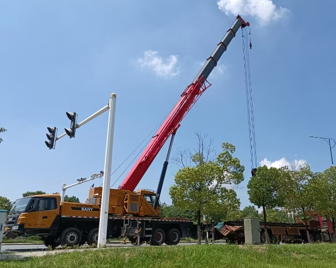 临江镇雨季施工时吊车租赁需注意哪些安全事项？-- 樟树市立刻吊装机械租赁服务中心