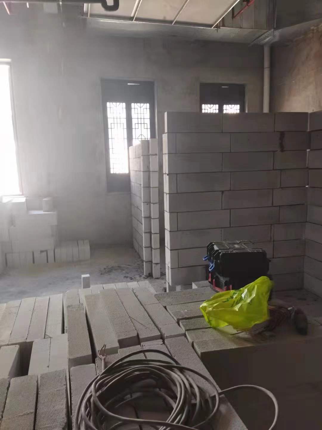 轻质隔墙板施工需求注意哪些方面？-- 张家口景隆加气砖隔墙