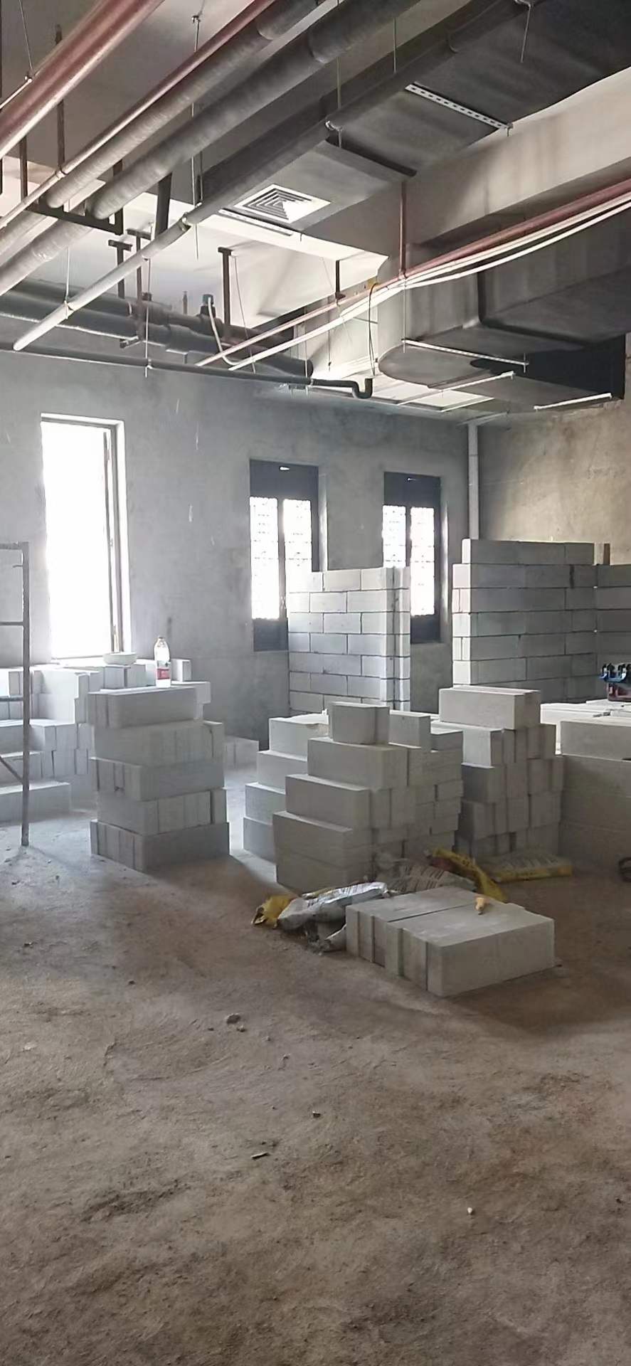张家口轻质隔墙板厂家为你介绍轻质墙体的特性-- 张家口景隆加气砖隔墙