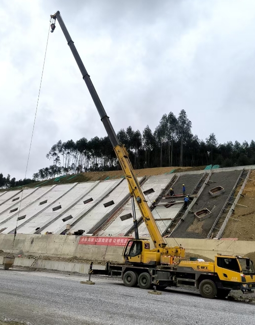 柳州哪家吊车公司报价透明？不存在隐藏费用？-- 柳州市亿力起重吊装有限公司