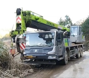 大型设备吊装该选哪种类型的吊车？