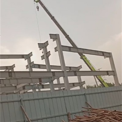 ​如何选择适合狭窄空间的吊车型号？