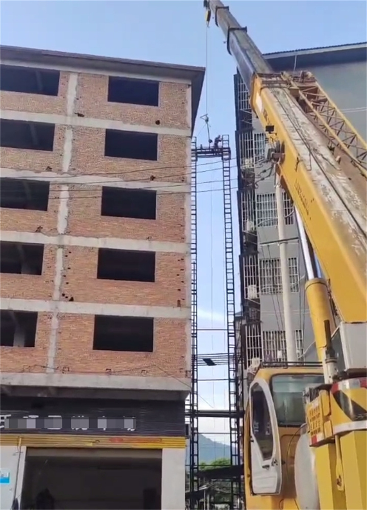 突发事故救援时如何快速联系九江本地吊车服务？