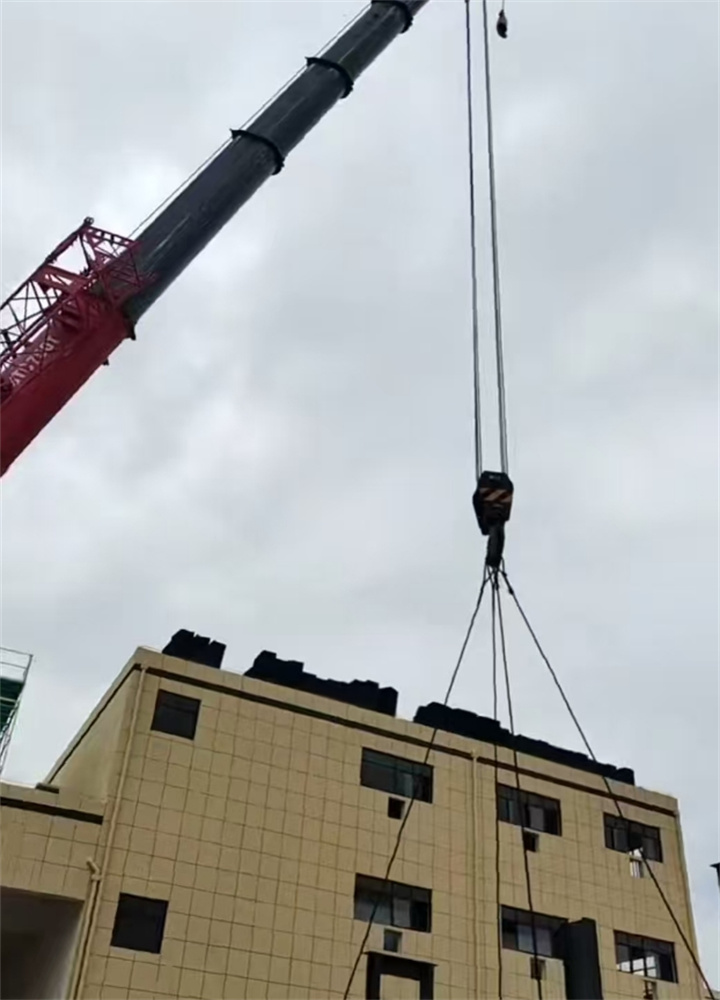 桥梁施工中250吨与350吨吊车如何搭配使用？-- 梁山阿东吊装吊车出租服务部