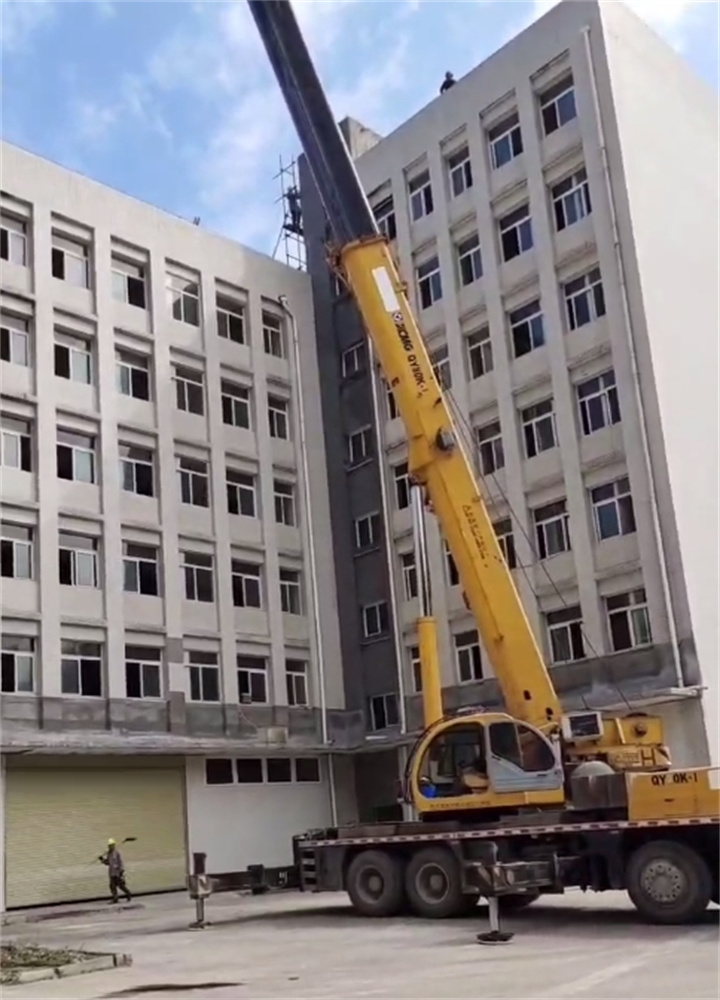 吊车租赁过程中因天气原因停工费用该如何合理分担？​-- 铜仁市鹏飞吊装吊车出租公司