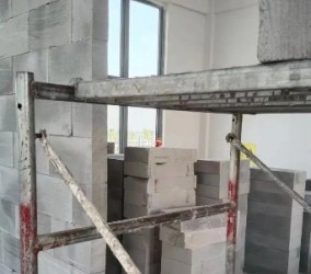 加气砖隔墙安装后多久可以开始进行表面装饰？