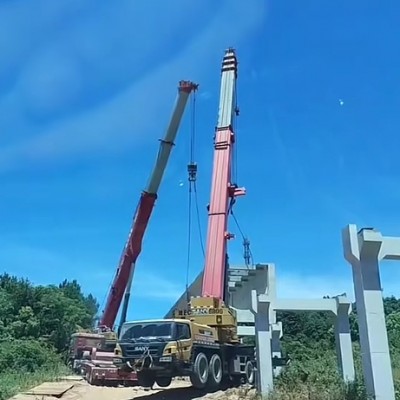 丘陵地带厂房搬迁，50吨吊车租赁能应对复杂路况吗？