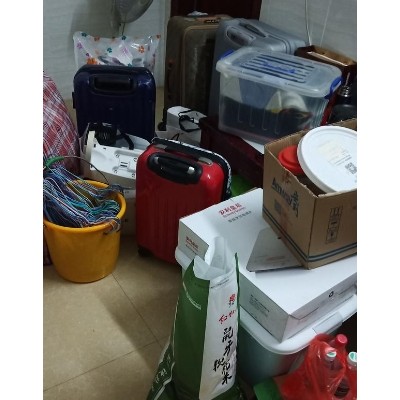在防城港搬家时，如何准确计算不同距离与物品数量对应的费用？