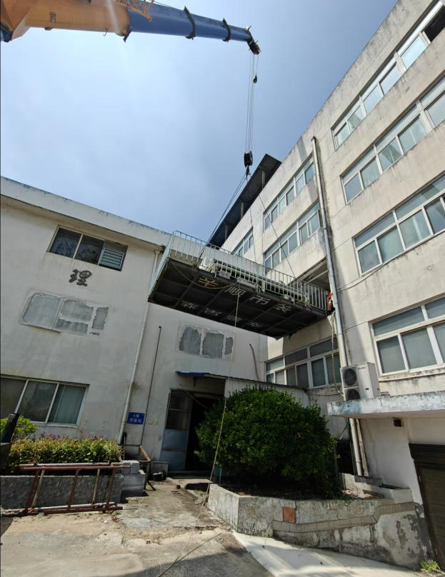 吊车在起重过程中，如果负载分布不均匀会有哪些后果？