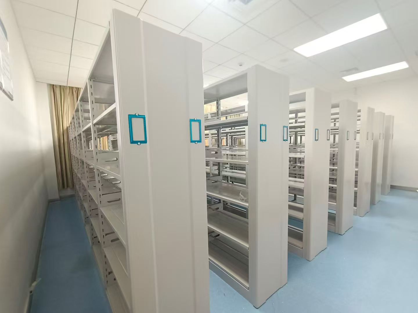 兰州大学图书密集架现场组装案例视频 欢迎参观指导-- 河北忠鹰智能科技有限公司