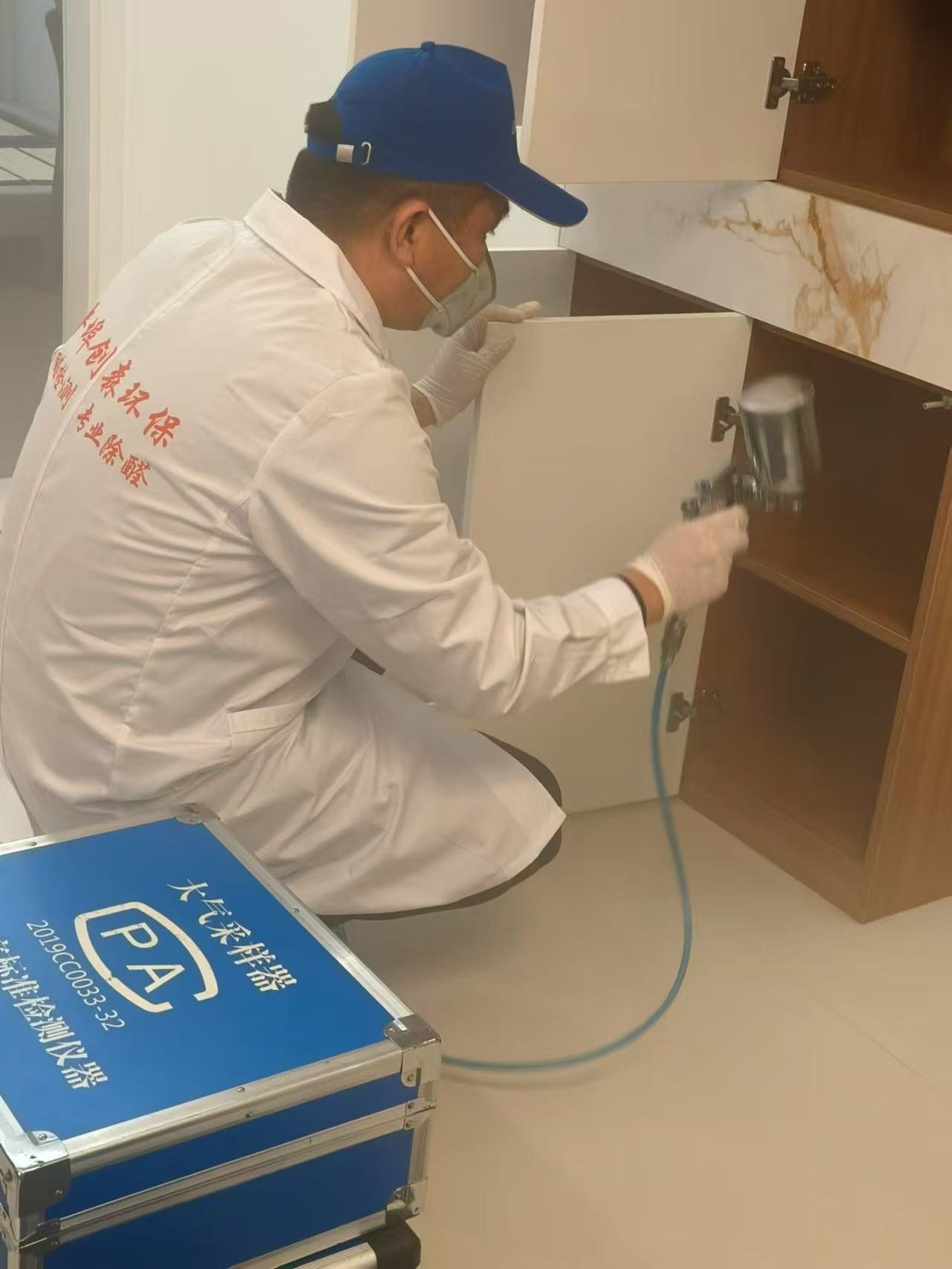 学校桌椅甲醛超标，学生身体受到严重伤害