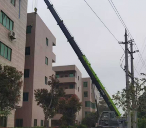 吊车和塔吊有什么区别？租吴川吊车帮你！