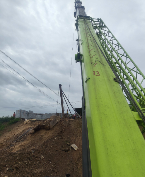 小型吊车与大型吊车的操作差异，新手司机需注意什么？​-- 绵竹磊磊机械设备租赁有限公司