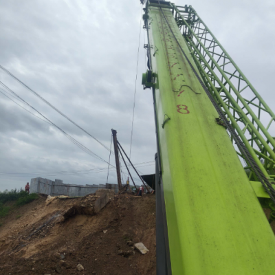 小型吊车与大型吊车的操作差异，新手司机需注意什么？​