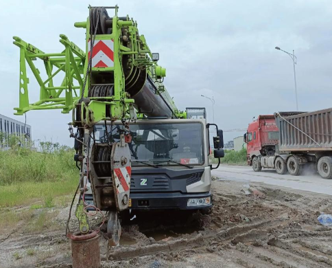 大型空调机组吊运需求，哪种吊车出租操作更精准？-- 梧州东建吊装服务公司